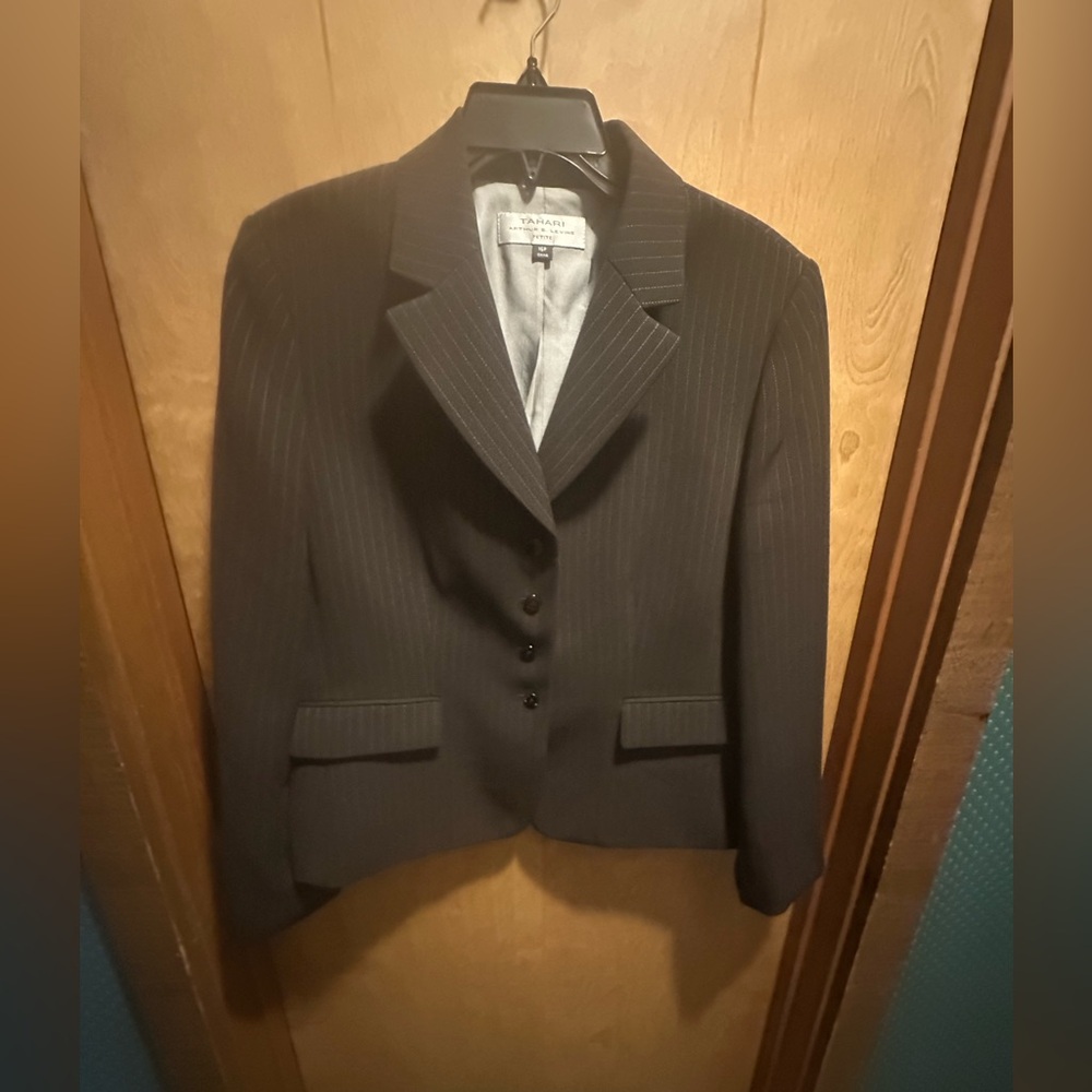 Tahari Elegant Brown Pinstripe Blazer and Skirt Set 16P - Picture 7 of 16